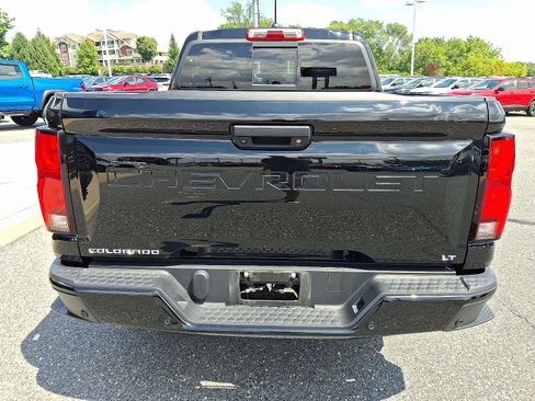 Used 2023 Chevrolet Colorado LT w/ LT Convenience Package III AWD/4WD image 6