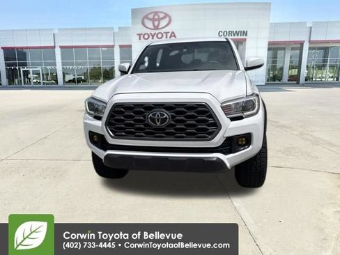Used 2017 Toyota Tacoma TRD Off-Road w/ Tow Package (A/T) AWD/4WD image 16