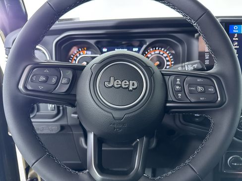 New 2025 Jeep Gladiator Sport image 18