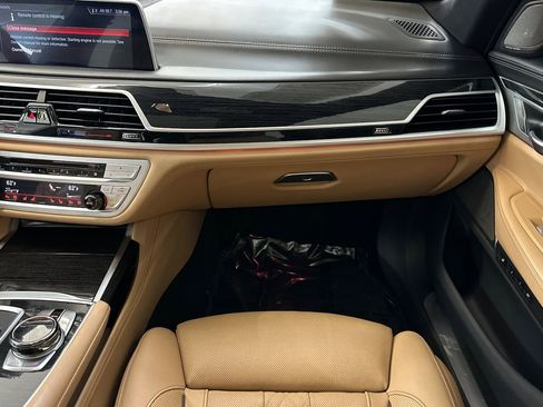Used 2019 BMW 740i image 29