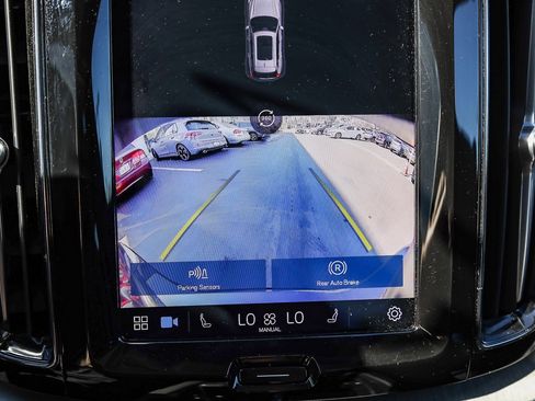 Used 2025 Volvo XC60 B5 Plus image 25