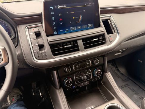 Used 2023 Chevrolet Suburban Premier AWD/4WD image 23