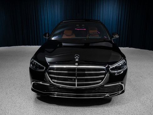 Used 2023 Mercedes-Benz S 580 4MATIC Sedan image 2