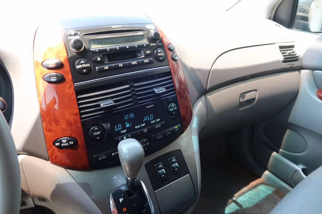 Used 2005 Toyota Sienna XLE FWD image 15