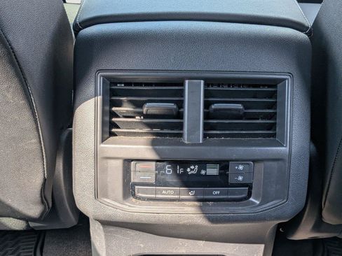 Used 2023 Volkswagen Atlas SE AWD/4WD image 30