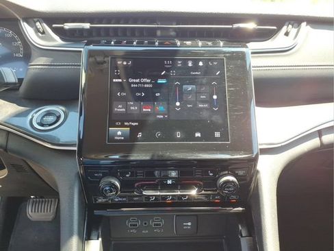 Used 2023 Jeep Grand Cherokee Laredo w/ Luxury Tech Group I AWD/4WD image 18