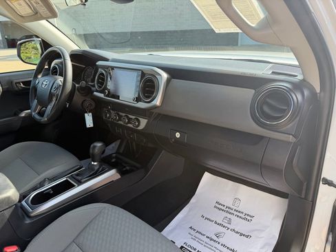 Certified 2022 Toyota Tacoma SR5 w/ SR5 Appearance Package (SM) AWD/4WD image 39