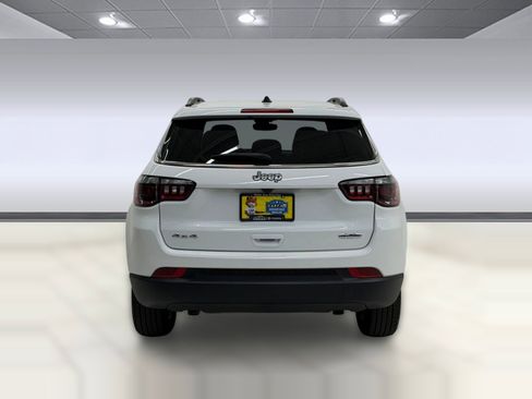 Used 2024 Jeep Compass Latitude AWD/4WD image 8