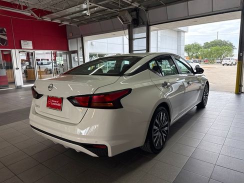 Certified 2025 Nissan Altima 2.5 SV FWD image 12