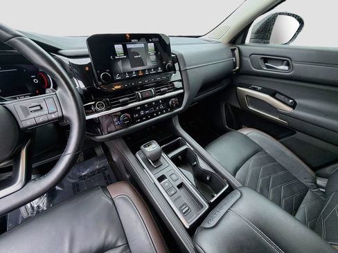 Used 2022 Nissan Pathfinder Platinum w/ Cargo Package FWD image 29