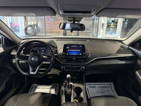 Used 2025 Nissan Altima 2.5 SV image 17