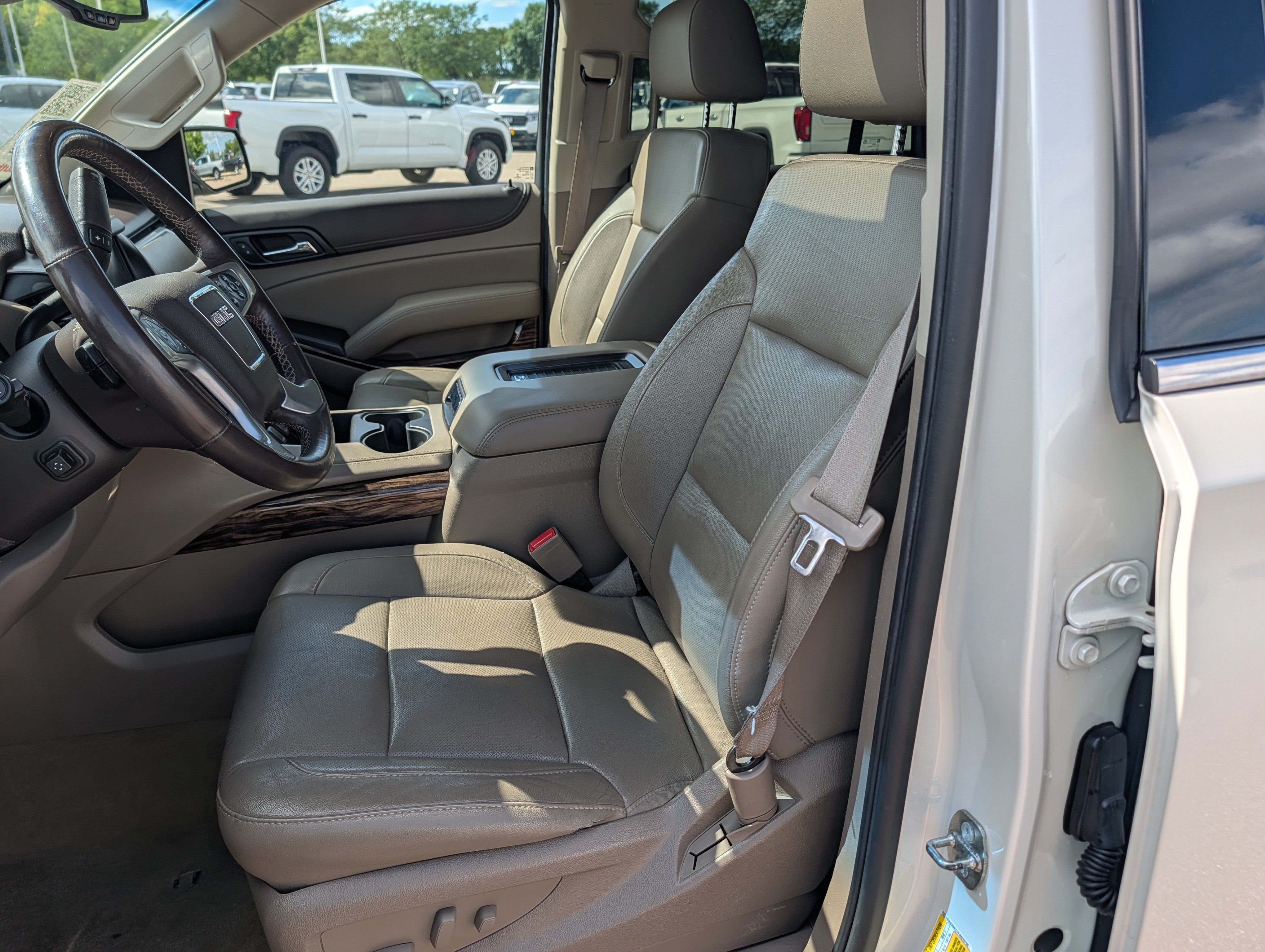 Used 2015 GMC Yukon SLT w/ Open Road Package AWD/4WD image 22