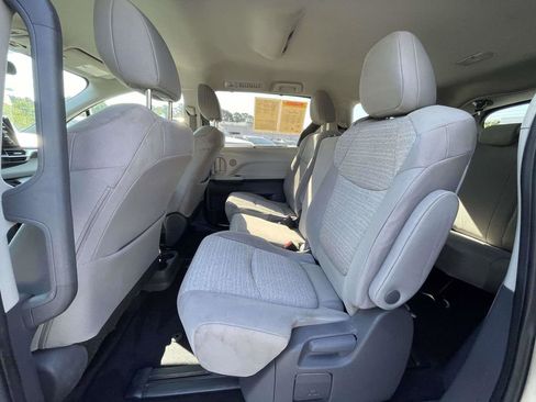 Used 2021 Toyota Sienna LE FWD image 15