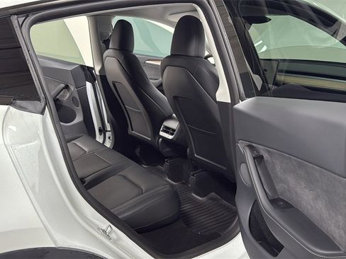 Used 2025 Tesla Model Y Performance image 17