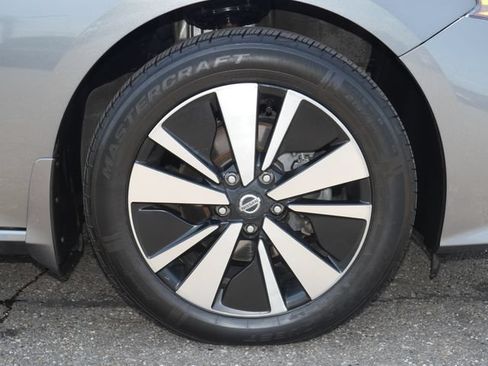 Used 2022 Nissan Altima 2.5 SV w/ SV Premium Package AWD/4WD image 10