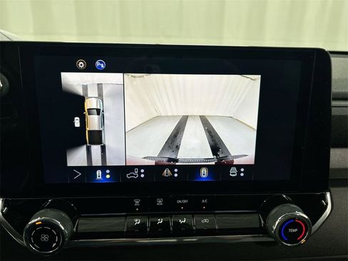 Used 2024 Chevrolet Colorado Trail Boss w/ Technology Package image 15