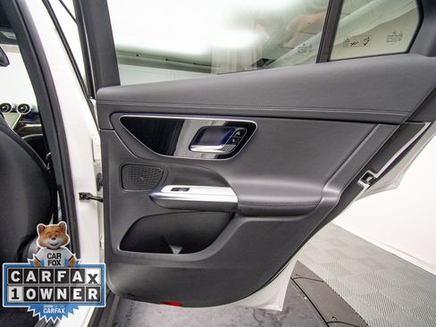 Used 2025 Mercedes-Benz GLC 300 4MATIC image 26