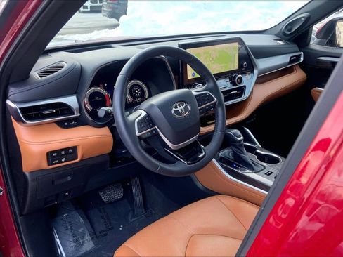 Used 2023 Toyota Highlander Platinum image 18