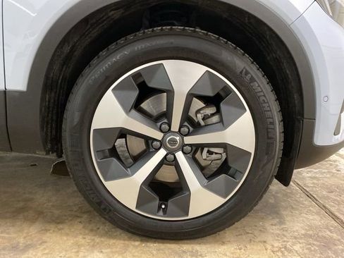 Used 2025 Volvo XC40 B5 Plus image 32