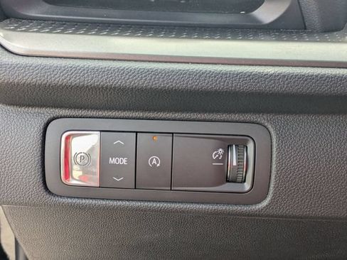 Used 2026 Chevrolet Traverse LT FWD image 16