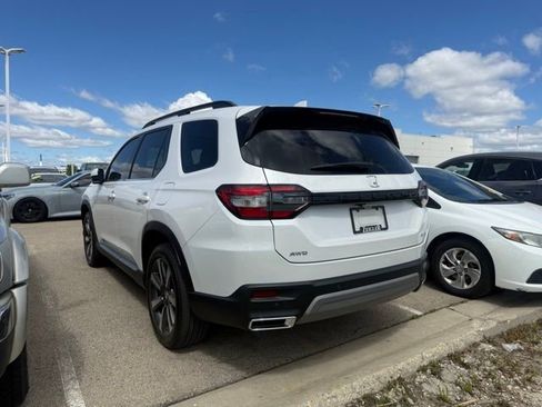 Used 2025 Honda Pilot Elite image 2