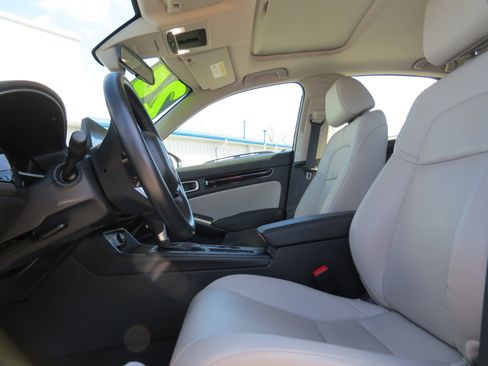 Used 2024 Honda Civic EX-L image 13