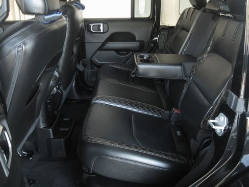 Used 2021 Jeep Wrangler Unlimited Sahara image 11