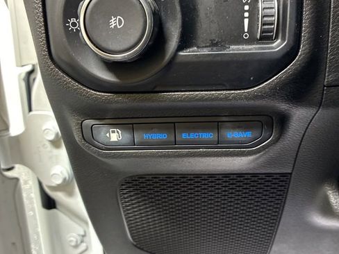 Used 2023 Jeep Wrangler Unlimited Sahara w/ Cold Weather Group AWD/4WD image 13