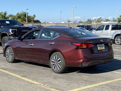 Certified 2025 Nissan Altima 2.5 SV FWD image 4