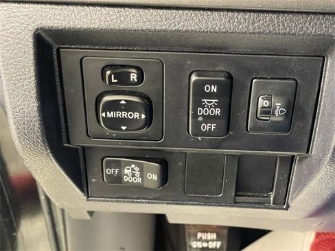 Used 2017 Toyota Tundra SR5 image 16