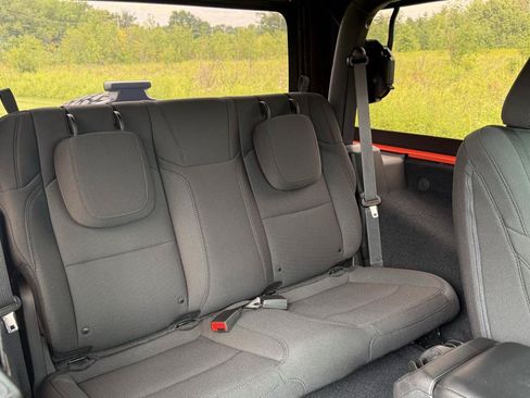 Used 2019 Jeep Wrangler Sport AWD/4WD image 45