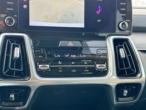 Used 2022 Kia Sorento SX image 15