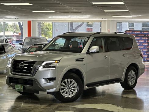 Used 2021 Nissan Armada SV image 7
