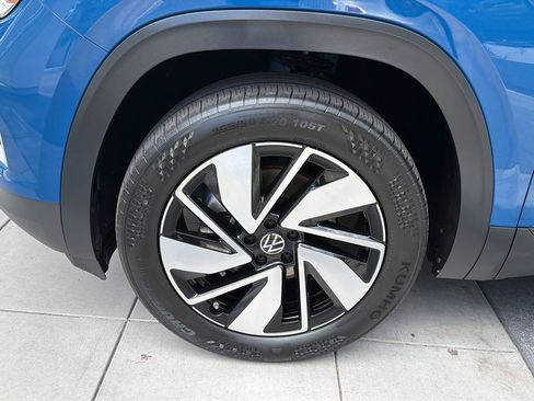 Certified 2025 Volkswagen Atlas SE AWD/4WD image 10