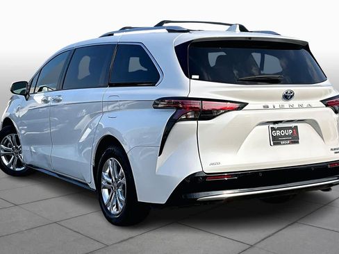Used 2022 Toyota Sienna Platinum image 12