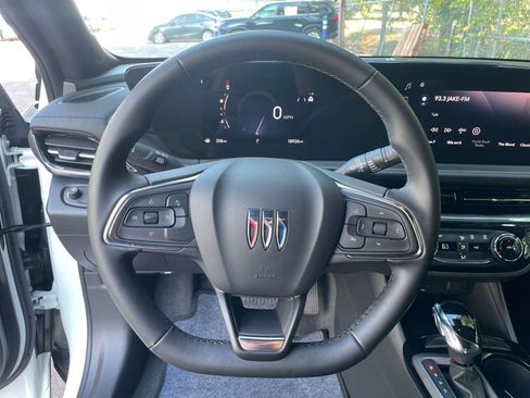 Used 2025 Buick Envista Sport Touring image 25