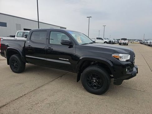 Used 2019 Toyota Tacoma SR5 AWD/4WD image 3