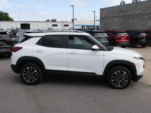 Used 2025 Chevrolet TrailBlazer LT AWD/4WD image 4