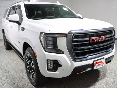 Used 2023 GMC Yukon XL AT4 image 5