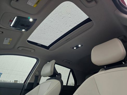 Used 2024 Kia Niro EX Touring image 27