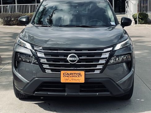 Used 2024 Nissan Rogue S image 6