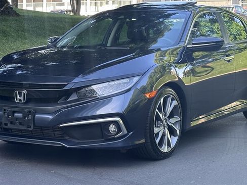 Used 2019 Honda Civic Touring image 1