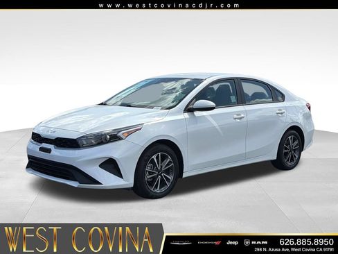 Used 2023 Kia Forte LXS FWD image 3