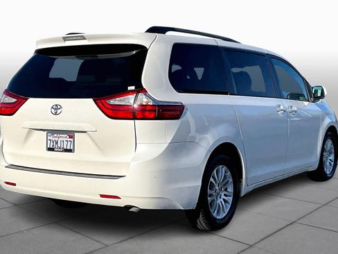 Used 2017 Toyota Sienna XLE image 12