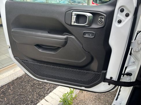 Used 2025 Jeep Wrangler Sport S AWD/4WD image 18