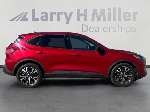 Used 2021 Ford Escape SE w/ SE Sport Appearance Package image 6