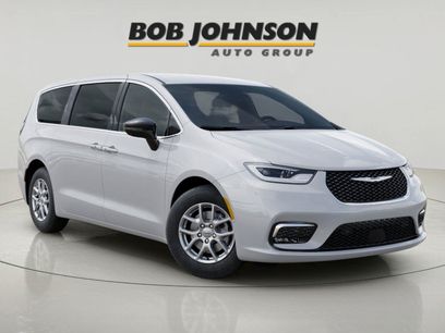 New 2025 Chrysler Pacifica Select