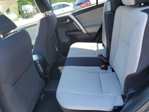 Used 2018 Toyota RAV4 XLE AWD/4WD image 26