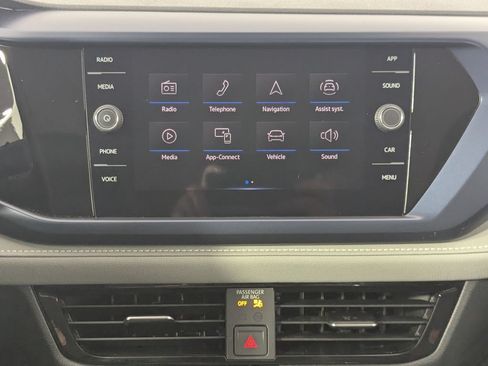 Used 2024 Volkswagen Taos SE FWD image 19