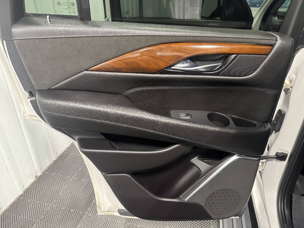 Used 2019 Cadillac Escalade Premium Luxury AWD/4WD image 18